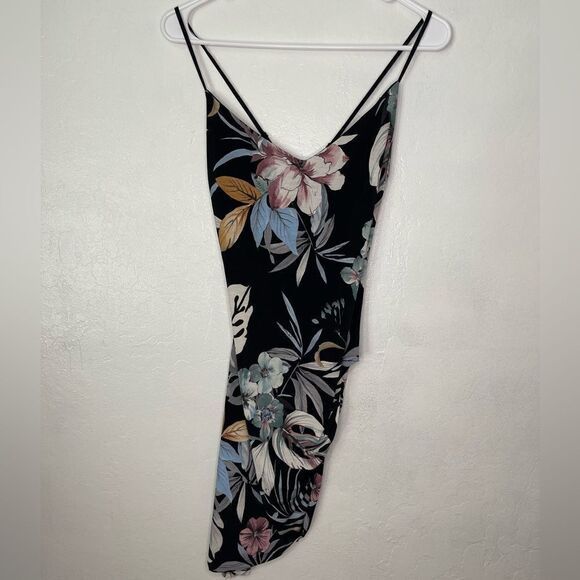 Floral mini dress with scrunched side size small - Picture 1 of 4